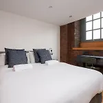 Trafalgar Warehouse Apartmentslps 5 Free Parking Pass The Keys