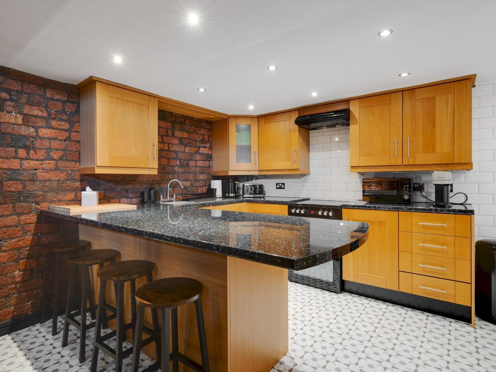 Trafalgar Warehouse Apartmentslps 5 Free Parking Pass The Keys